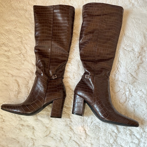 Life Stride Shoes - Lifestride Stratford Brown Crocodile Boot; size 6.5